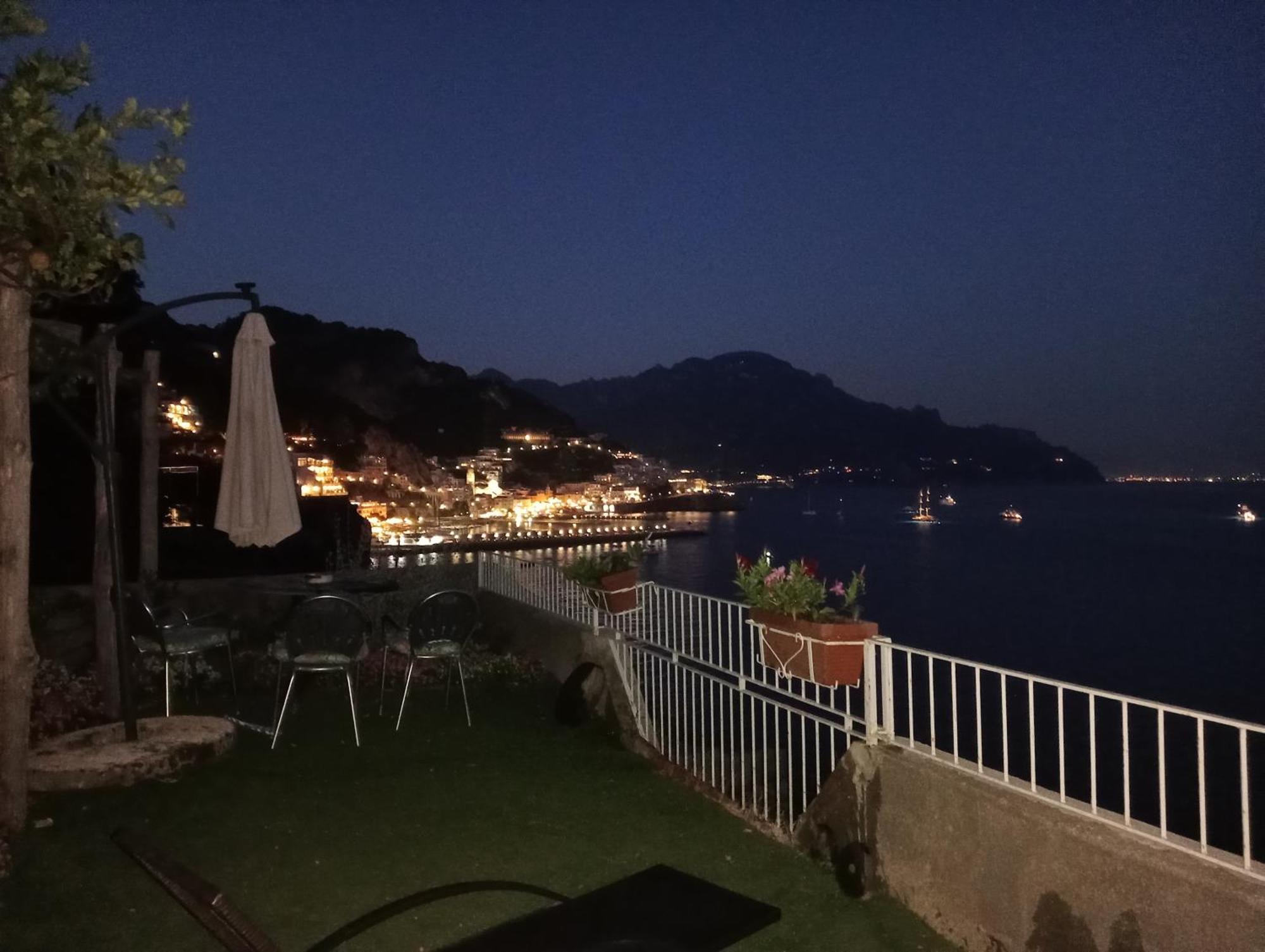 Appartamento Di Raphael Con Discesa Privata Al Mare アマルフィ エクステリア 写真