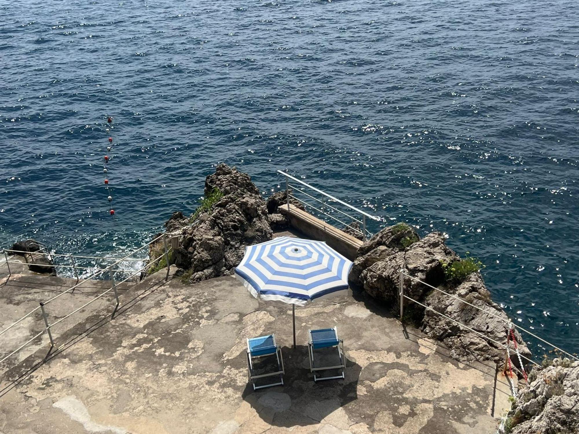 Appartamento Di Raphael Con Discesa Privata Al Mare アマルフィ エクステリア 写真